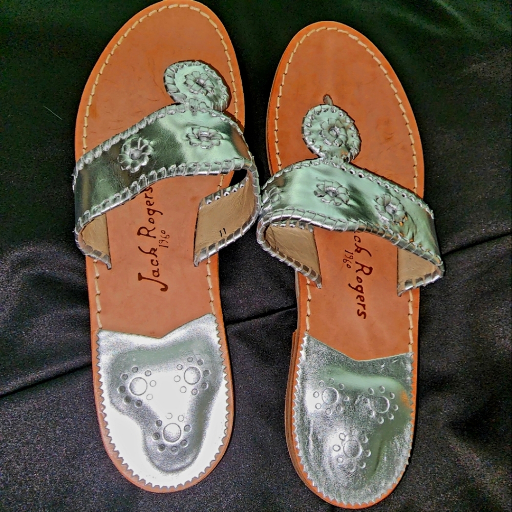 Jack Roger's size 11m silver metallic thong sandal.